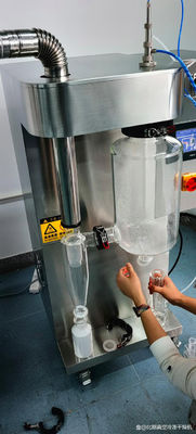 Digitaal display Temperatuurcontrole Laboratorium sproei-droger Op maat gemaakte capaciteit 100-1000ml/H
